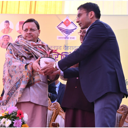 सीएम के हस्तक्षेप व्यासी परियोजना प्रभावित 27 परिवारों को डीएम के साहिया शिविर में 26 लाख प्रतिकर  वितरित 