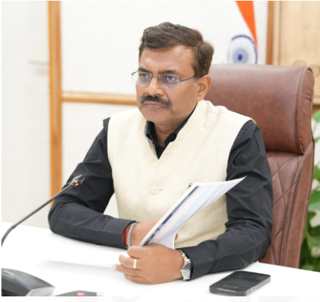 अपर मुख्य सचिव आनन्द बर्द्धन ने सचिवालय में नाबार्ड की समीक्षा बैठक ली।