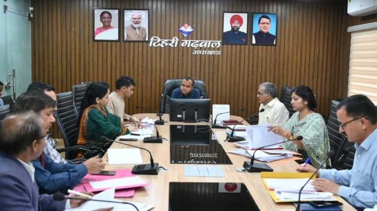 जिलाधिकारी मयूर दीक्षित की अध्यक्षता में विद्यालयी शिक्षा विभाग की 2025-26 की द्वितीय समीक्षा बैठक आहूत की गई
