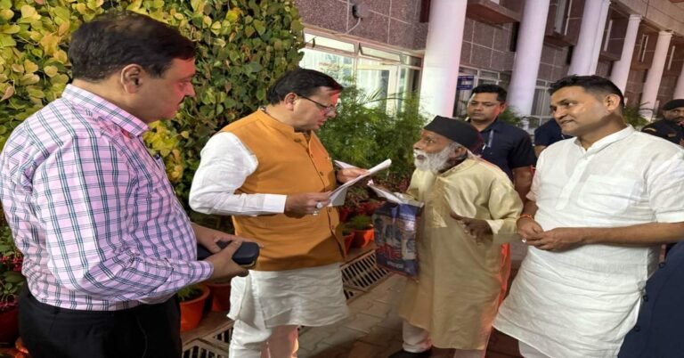 ‘इनकी समस्या का समाधान हो’, मुख्यमंत्री पुष्कर सिंह धामी ने सुनी लोगों की फरियाद, कहा