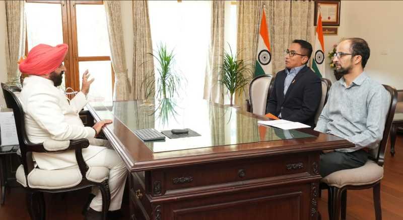 राज्यपाल से राजभवन में राजाजी टाइगर रिजर्व के निदेशक कोको रोसे ने शिष्टाचार भेंट की