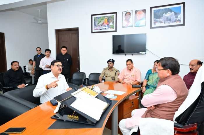 ऋषिकेश: चारधाम यात्रा से पहले ग्राउंड जीरो पर पहुंचे मुख्यमंत्री धामी