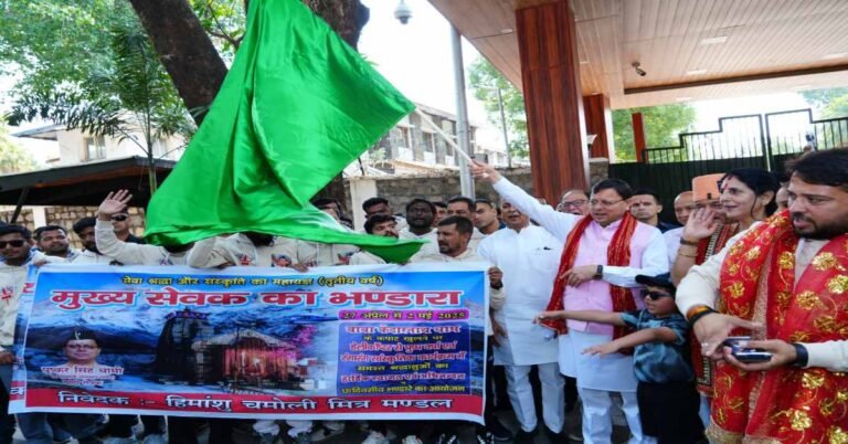 सीएम धामी ने चारों धामों में ‘मुख्य सेवक भंडारा’ के सेवादारों की टीम को हरी झंडी दिखाकर किया रवाना