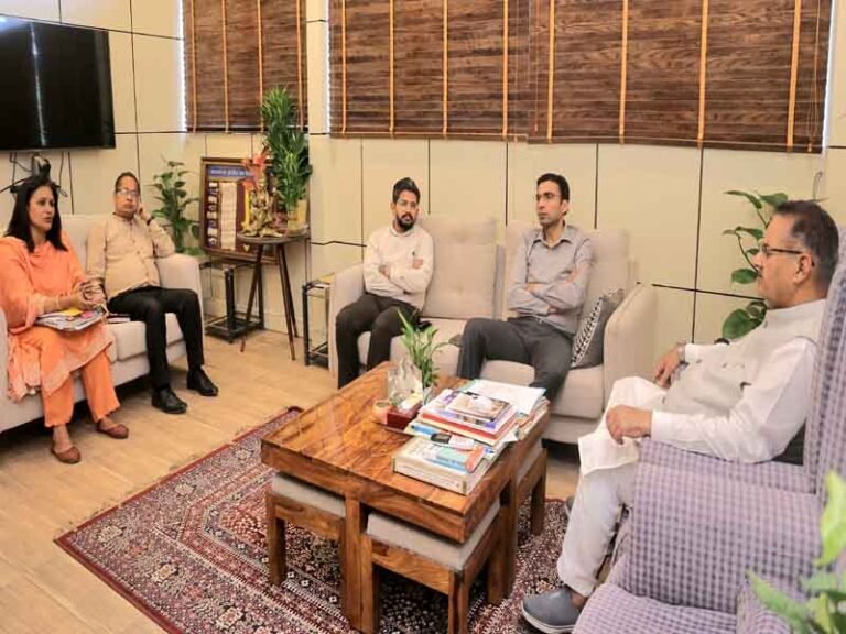 कैबिनेट मंत्री गणेश जोशी ने सहस्त्रधारा क्षेत्र की पार्किंग एवं प्रवेश शुल्क संबंधी व्यवस्थाओं को लेकर की बैठक, दिए आवश्यक दिशा निर्देश