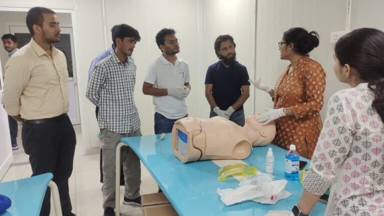 सीएम धामी के निर्देशों पर स्वास्थ्य विभाग ने की चारधाम श्रद्धालुओं के लिए समुचित चिकित्सा व्यवस्था, चिकित्सकों को मिल रही विशेष प्रशिक्षण