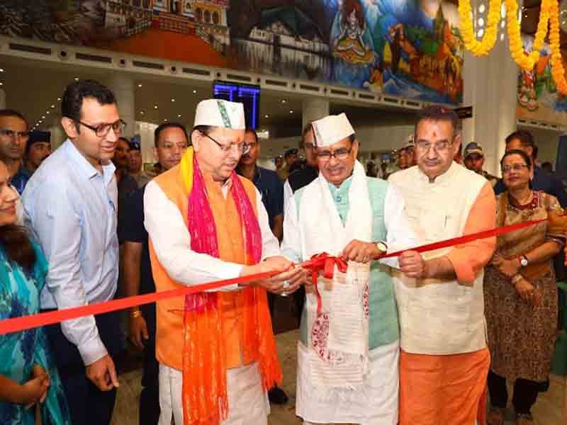 केंद्रीय मंत्री शिवराज सिंह चौहान एवं मुख्यमंत्री पुष्कर सिंह धामी ने जौलीग्रांट एयरपोर्ट में हाउस ऑफ हिमालयाज के स्टोर का किया शुभारंभ
