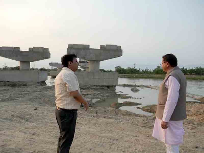 मुख्यमंत्री ने किया भारत-नेपाल सीमा पर निर्माणाधीन मार्ग का निरीक्षण