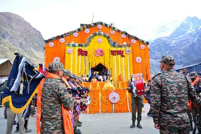 ग्यारहवें ज्योर्तिलिंग श्री केदारनाथ धाम के कपाट शुक्रवार को विधि-विधान से खुल गए
