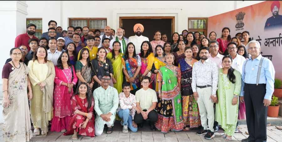 राजभवन में गुजरात और महाराष्ट्र राज्य स्थापना दिवस मनाया गया