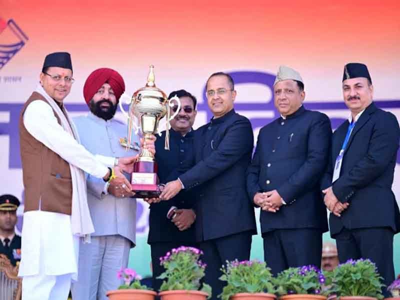 राज्य की 25 साल की विकास यात्रा एवं शीतकालीन धार्मिक यात्रा व पर्यटन पर आधारित थी झांकी