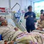 मुख्यमंत्री पुष्कर सिंह धामी ने गुरुवार को एम्स ऋषिकेश पहुंचकर कैबिनेट मंत्री सतपाल महाराज के स्वास्थ्य की जानकारी ली