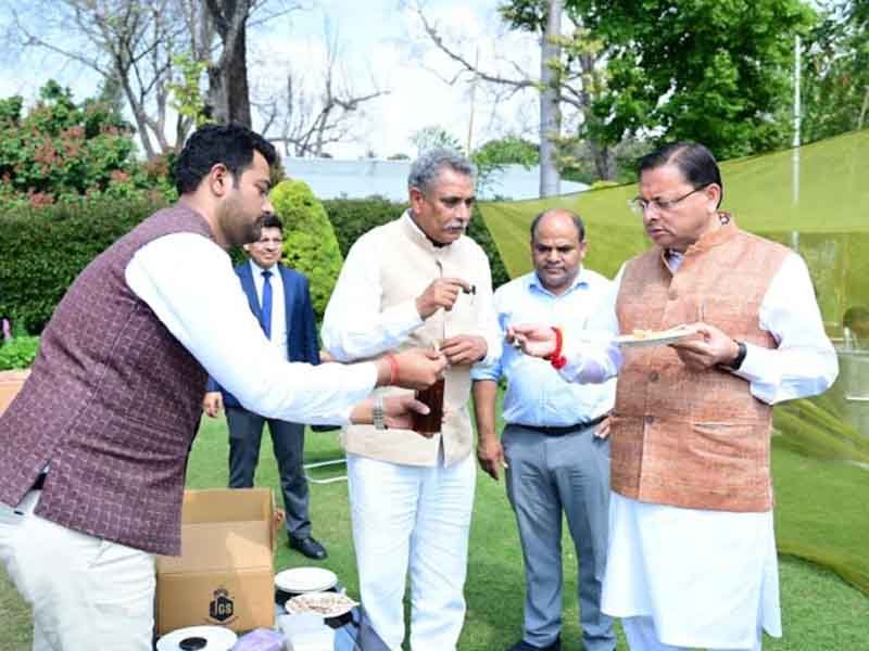 पहाड़ी क्षेत्रों में औषधीय गुणों वाला शहद तैयार करने के लिए लोगों को प्रेरित किया जाए-मुख्यमंत्री पुष्कर