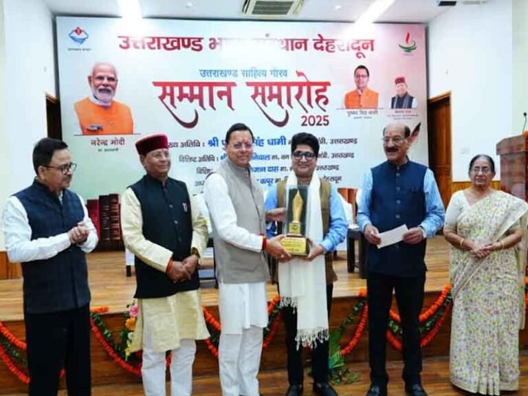 उत्तराखंड साहित्य गौरव सम्मान समारोह में पहुंचे सीएम धामी