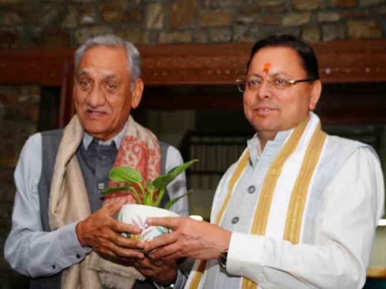 पूर्व मुख्यमंत्री विजय बहुगुणा ने शिष्टाचार भेंट की मुख्यमंत्री धामी से