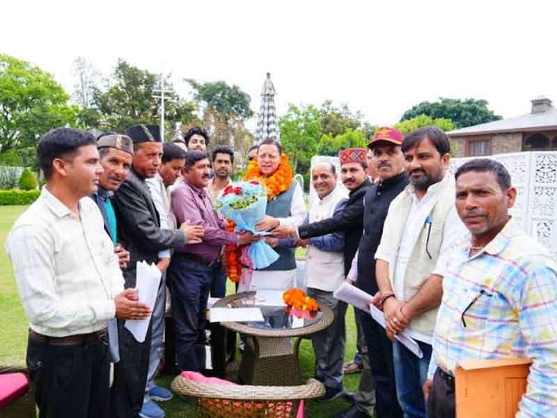 क्षेत्रीय जनप्रतिनिधियों से क्षेत्र में विकास योजनाओं के क्रियान्वयन में सक्रिय भागीदारी निभाने की भी अपेक्षा की मुख्यमंत्री ने