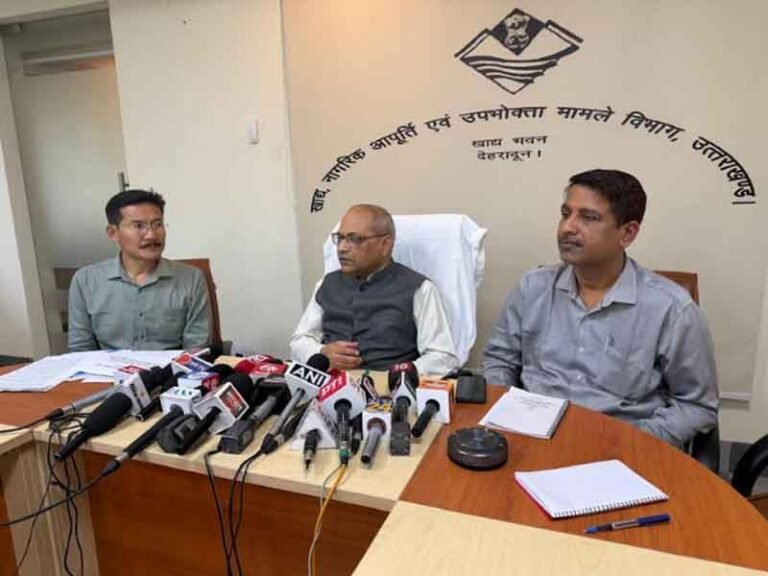 गैस एवं ईंधन की नियमित आपूर्ति एवं सम्भावित कठिनाई के समाधान के सम्बन्ध में अधिकारियों के साथ बैठक