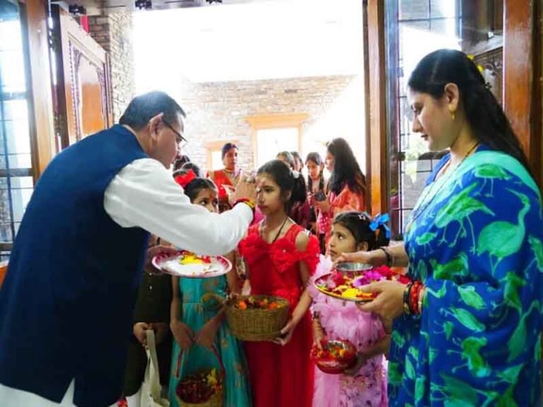 मुख्यमंत्री ने मुख्यमंत्री आवास में मनाया लोकपर्व फूलदेई