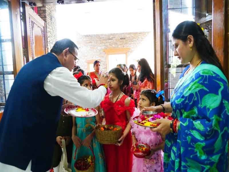 मुख्यमंत्री ने मुख्यमंत्री आवास में मनाया लोकपर्व फूलदेई