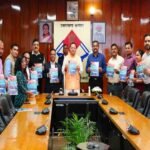 मुख्यमंत्री पुष्कर सिंह धामी ने उत्तराखण्ड सचिवालय बैडमिंटन क्लब द्वारा प्रकाशित स्मारिका “प्रयास बेहतर कल के लिए” का किया विमोचन