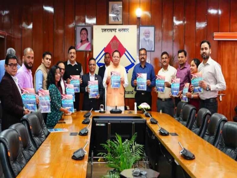 मुख्यमंत्री पुष्कर सिंह धामी ने उत्तराखण्ड सचिवालय बैडमिंटन क्लब द्वारा प्रकाशित स्मारिका “प्रयास बेहतर कल के लिए” का किया विमोचन