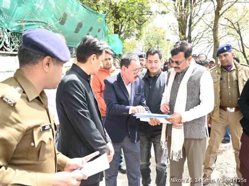 भवाली-रातिघाट बाईपास, श्री कैंचीधाम मंदिर में निर्माण कार्यों का स्थलीय निरीक्षण किया मुख्य सचिव ने