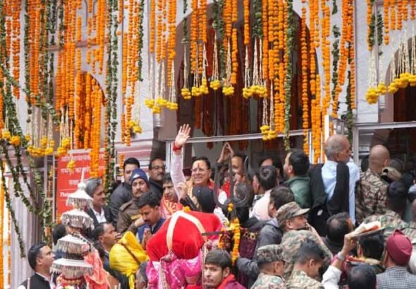 गंगोत्री और यमुनोत्री धाम के कपाट श्रद्धालुओं के लिए खुले