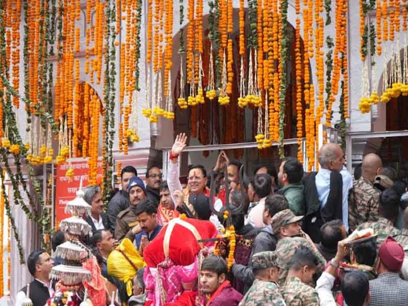 गंगोत्री और यमुनोत्री धाम के कपाट श्रद्धालुओं के लिए खुले