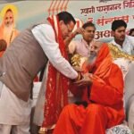 स्वामी परमानन्द गिरि जी महाराज की 71वीं संन्यास जयंती के उपलक्ष्य में मुख्यमंत्री ने दीप प्रज्वलित कर कार्यक्रम का किया शुभारंभ