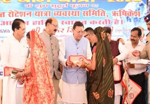 मुख्यमंत्री ने ऋषिकेश से चार धाम जाने वाली बसों को हरी झंडी दिखाकर किया रवाना