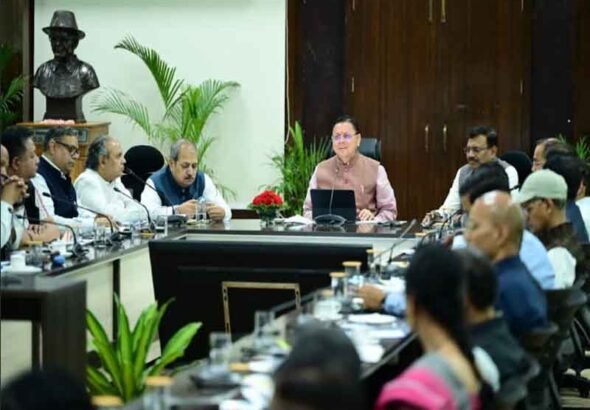 सीएम हेल्पलाइन 1905 पर लंबित शिकायतों के त्वरित निस्तारण के लिए विशेष अभियान चलाया जाए – मुख्यमंत्री