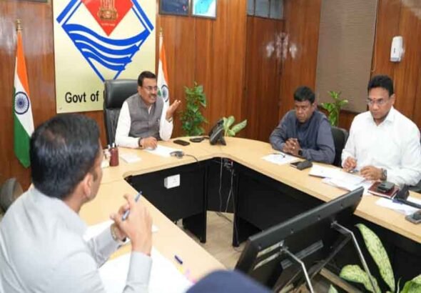 देहरादून शहर के यातायात संतुलन को लेकर देहरादून मोबिलिटी प्लान की बैठक ली मुख्य सचिव आनंद बर्द्धन ने