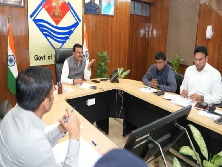 देहरादून शहर के यातायात संतुलन को लेकर देहरादून मोबिलिटी प्लान की बैठक ली मुख्य सचिव आनंद बर्द्धन ने