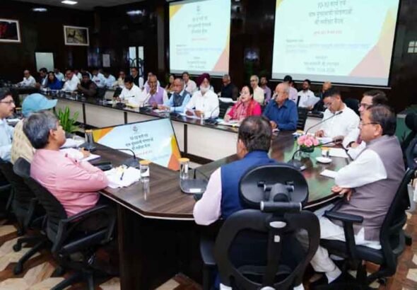 सचिवालय में नैनीताल एवं ऊधमसिंहनगर जनपद की विभिन्न विधानसभाओं से संबंधित मुख्यमंत्री घोषणाओं की समीक्षा की मुख्यमंत्री धामी ने