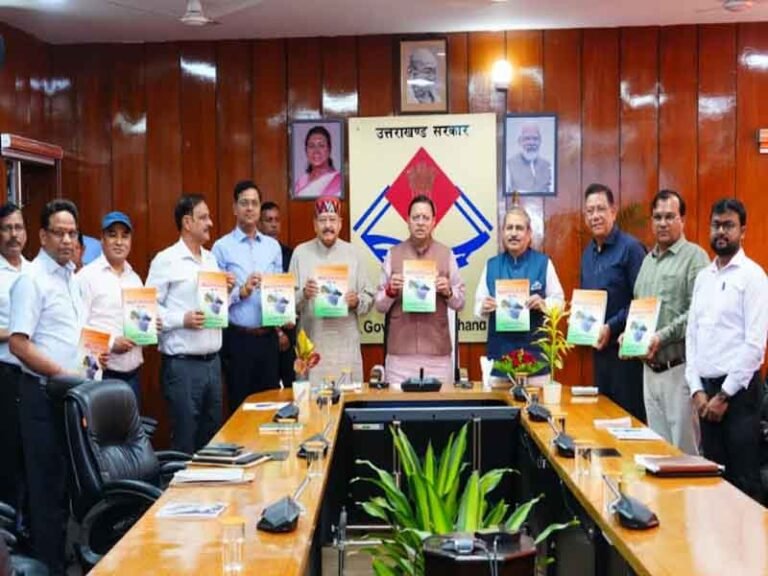 मुख्यमंत्री ने लोक निर्माण विभाग की मास्टर प्लान पुस्तिका का किया विमोचन