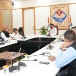 मुख्य सचिव आनंद बर्द्धन की अध्यक्षता में जिलाधिकारियों के साथ बैठक आयोजित