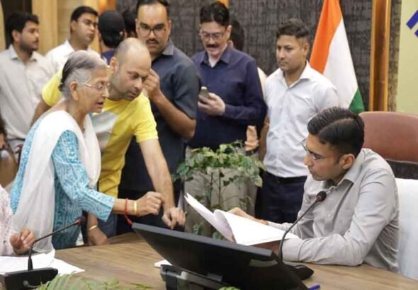 DM सविन बसंल की अध्यक्षता में जनता दर्शन कार्यक्रम का आयोजन, प्राप्त शिकायतों का समयबद्ध निस्तारण करने के निर्देश