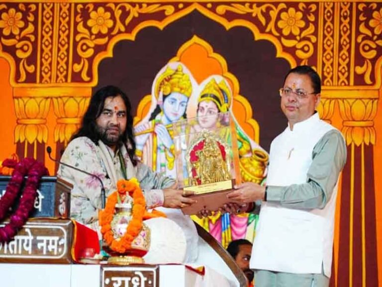 देहरादून में श्रीमद्भागवत कथा में शामिल हुए मुख्यमंत्री पुष्कर सिंह धामी