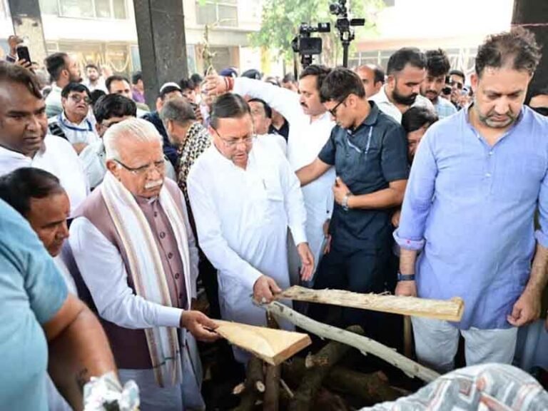 हरिद्वार: पूर्व मुख्यमंत्री मेजर जनरल भुवन चंद्र खंडूड़ी (से.नि) की अंतिम यात्रा में उमड़ा जनसैलाब