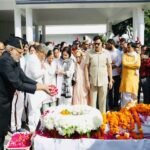 पूर्व मुख्यमंत्री मेजर जनरल भुवन चंद्र खंडूड़ी (सेवानिवृत्त) के पार्थिव शरीर पर पुष्प चक्र अर्पित कर उन्हें श्रद्धांजलि दी