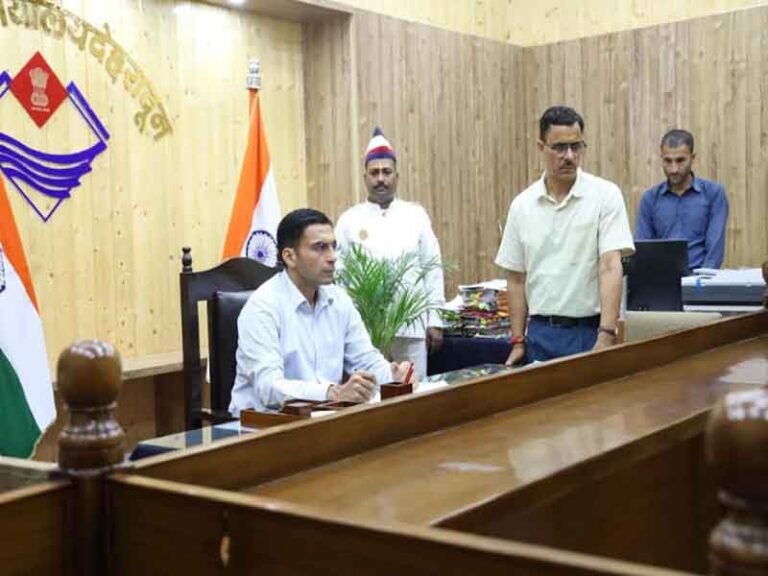 DM सविन बंसल ने कुख्यात बिल्डर पुनीत अग्रवाल को किया 6 माह के लिए जिला बदर