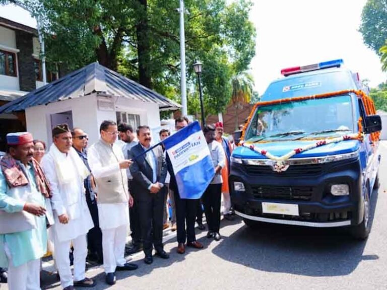 मुख्यमंत्री पुष्कर सिंह धामी ने एचडीएफसी बैंक द्वारा प्रदत्त 4 अत्याधुनिक एम्बुलेंस का किया फ्लैग ऑफ
