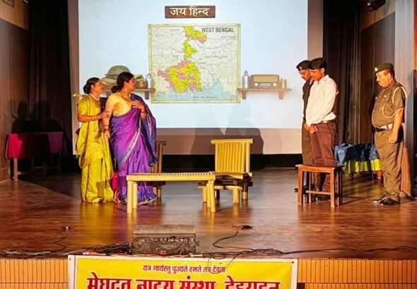 “चंद्रप्रभा का अटूट संकल्प” नाटक में रंगकर्मियों ने बांधा समां