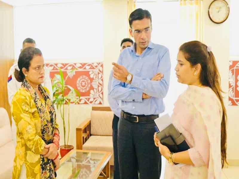 कैंसर पीड़ित परिवार को मिली बड़ी राहत; 71 हजार ऋण माफ, 50 हजार की आर्थिक सहायता