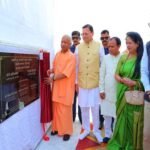 मुख्यमंत्री योगी आदित्यनाथ और CM पुष्कर सिंह धामी पहुंचे यमकेश्वर , साझा की विकास की दृष्टि