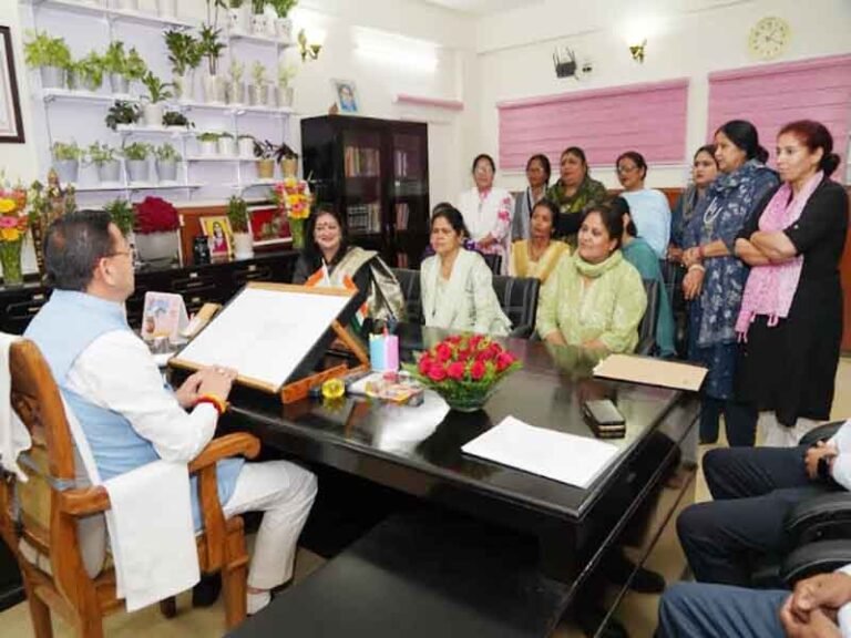 मुख्यमंत्री ने आंगनबाड़ी कर्मियों की समस्याओं एवं मांगों पर प्रतिनिधिमंडल को किया आश्वस्त