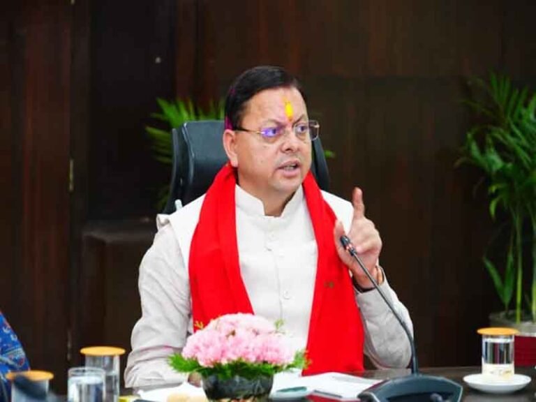 विभागों के बीच समन्वय की कमी पर मुख्यमंत्री धामी ने अधिकारियों को लगाई फटकार
