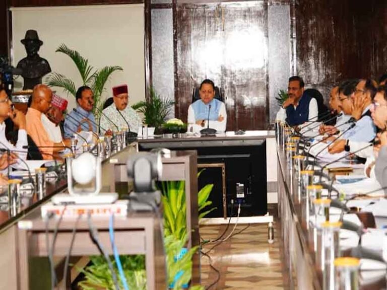सीएम घोषणाओं के समयबद्ध क्रियान्वयन के लिए मुख्यमंत्री ने अधिकारियों को दिये निर्देश