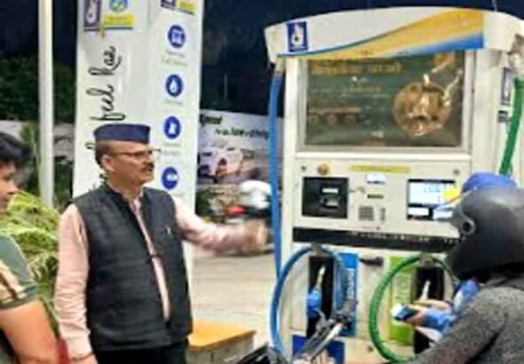 जनपद में पेट्रोल-डीजल का पर्याप्त भंडार, घबराने की आवश्यकता नहीं-जिला पूर्ति अधिकारी