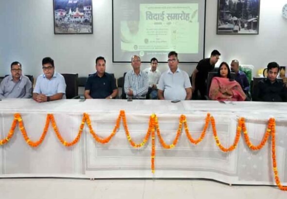 सूचना विभाग में शासकीय सेवा पूर्ण कर सेवानिवृत्त हुए सहायक निदेशक ललिता प्रसाद भट्ट को दी भावभीनी विदाई