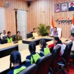 मुख्यमंत्री धामी ने बालिकाओं के साथ प्रधानमंत्री के मन की बात के 134 वें संस्करण को सुना